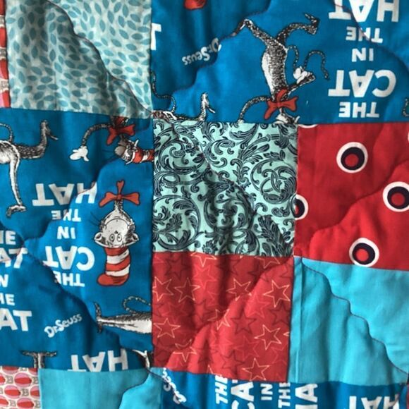 NWT. Hand Crafted  Dr. Seuss’ Cat in The Hat Lap Quilt - Picture 5 of 13